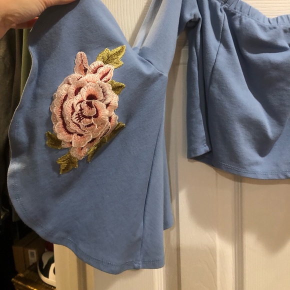 Embroidered Off Shoulder Bell Sleeve Crop - Picture 3 of 4